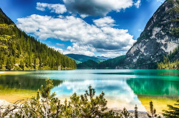 Lago Braies — Fotografia de Stock