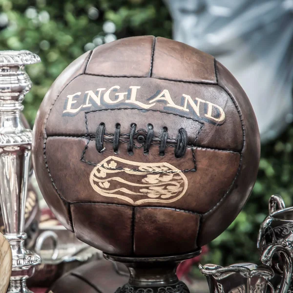 Viejas pelotas de rugby fútbol — Foto de Stock