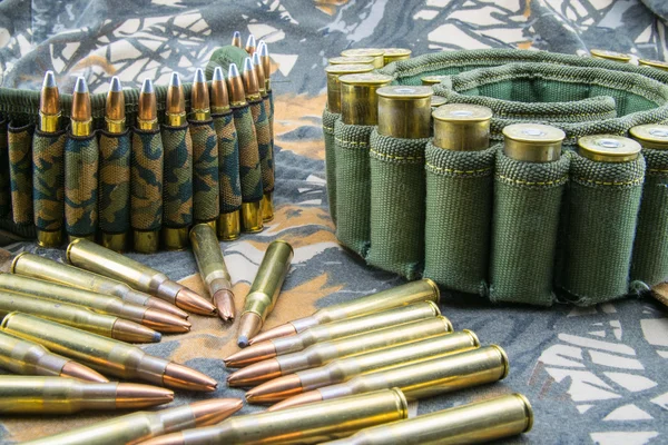 Kamouflage ammunitionen bälten — Stockfoto