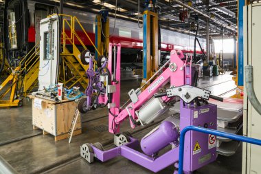 bir atölye büyük onarım pencere eşiği makine montaj