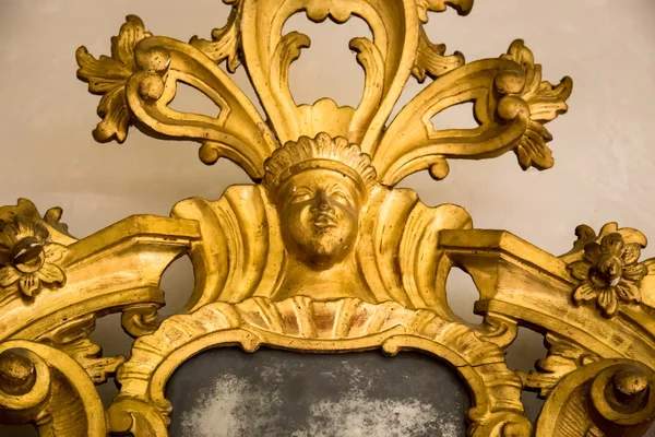 Detail of a carved frame of an antique mirror — Stock Photo, Image