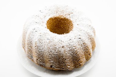 şeker ve ortasındaki delik buzlanma ile klasik kek
