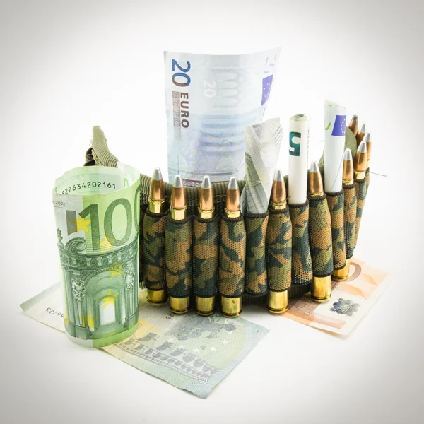 Zusammensetzung mit Kugeln und Euros — Stockfoto