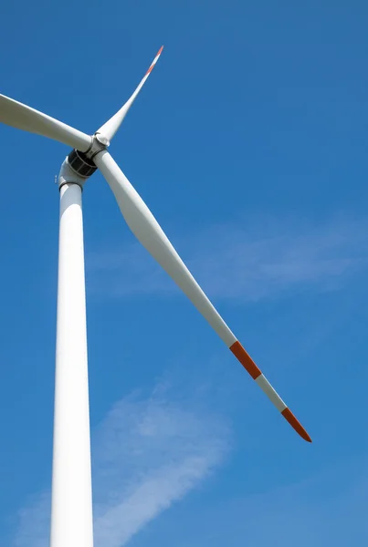 Single wind turbine — Stock Photo, Image