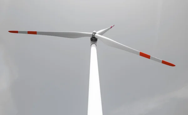 Single wind turbine — Stock Photo, Image