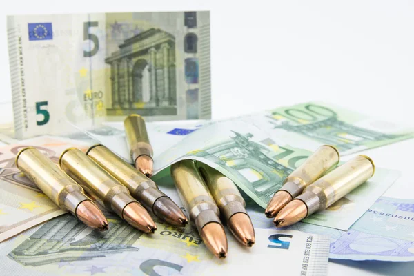 Composición con balas y euros — Foto de Stock