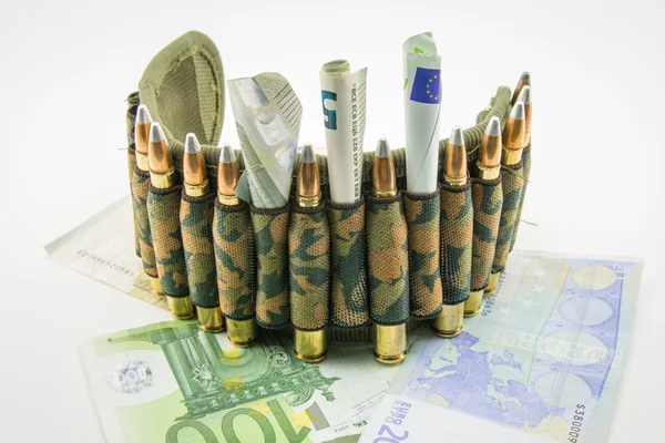 Zusammensetzung mit Kugeln und Euros — Stockfoto