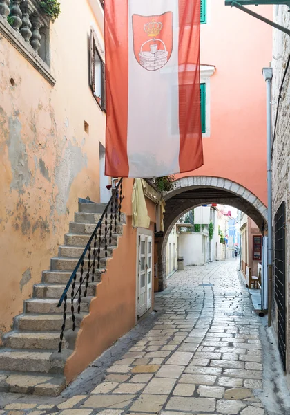 La ciudad de Rab, centro turístico croata famoso por su remolque campana — Foto de Stock