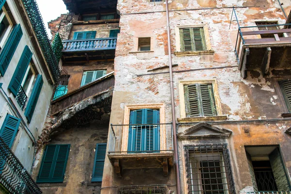 Staré domy v Verona, Itálie — Stock fotografie