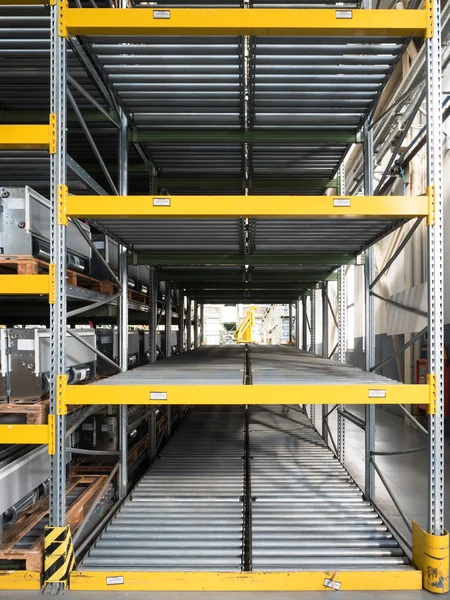 Shelving gravity for pallets — Stock Photo, Image