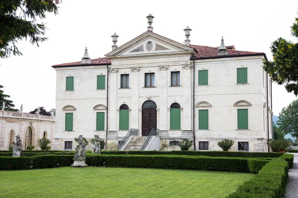 Виченца, Италия - вилла Корделлина Ломбарди, построенная в 18t — стоковое фото