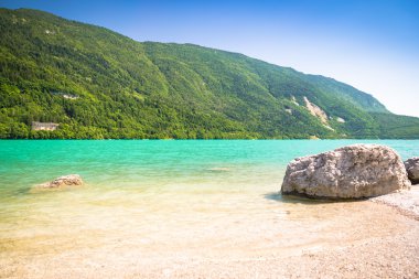 Lake Molveno, seçilmiş en güzel göl İtalya.