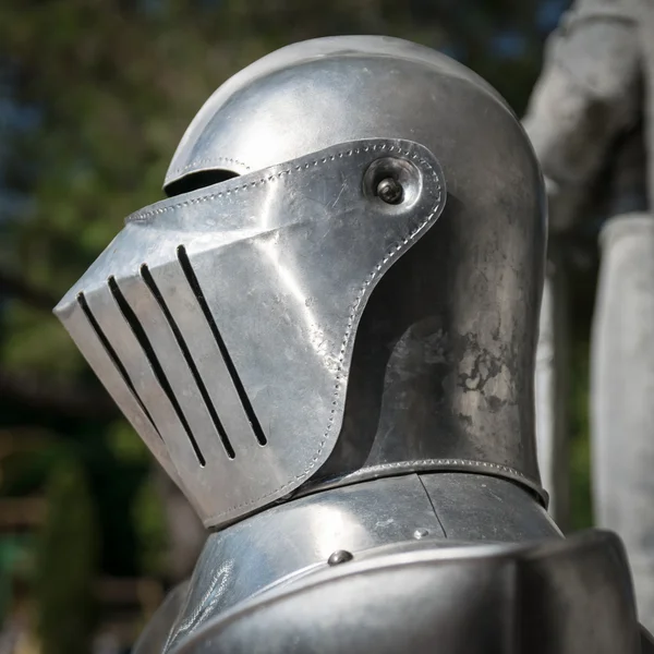 Detalhe capacete de armadura medieval . — Fotografia de Stock