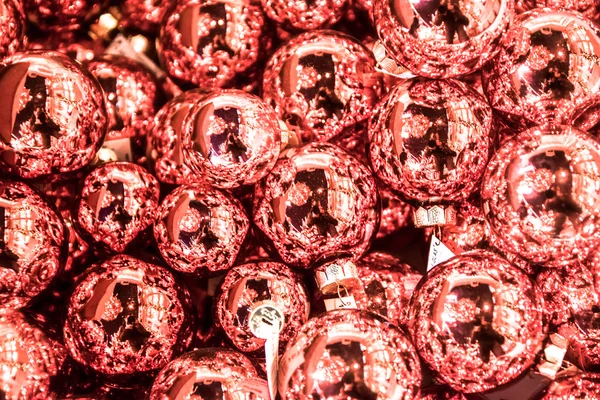 Rode ballen voor kerstboom. — Stockfoto