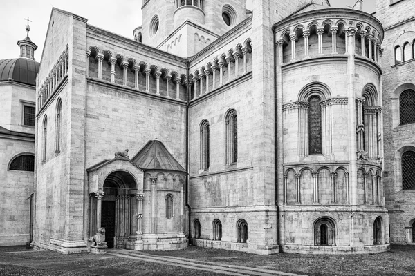 Detalle de la iglesia de San Vigilio, Trento, Italia . —  Fotos de Stock