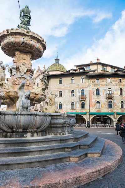 Fontána Neptun v náměstí, Trento, Itálie — Stock fotografie