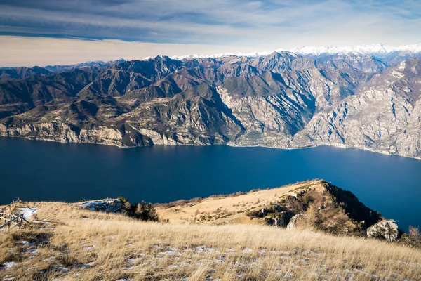 マウント · バルド、イタリアの上部から見たガルダ湖のパノラマ. — ストック写真