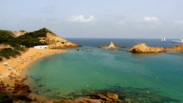 Vista da praia Cala Pregonda em Minorca, Ilhas Baleares, Espanha — Fotografia de Stock