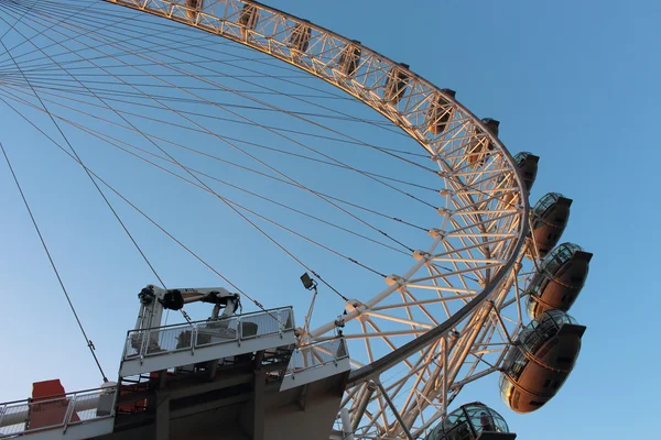 London Eye in Waterloo, London  - February 15th of 2015: This is the third largest ferris wheel all around the world. This tourist attraction is 135 meters tall with a diameter of 120 metres. — Stock Photo, Image