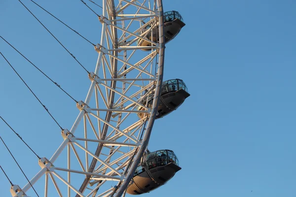 London Eye in Waterloo, London - February 15th of 2015: This is the third largest ferris wheel all around the world. This tourist attraction is 135 meters tall with a diameter of 120 metres. — Stock Photo, Image