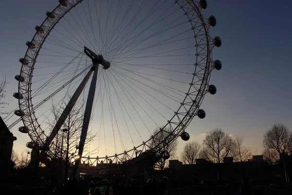 London Eye in Waterloo, London - February 15th of 2015: This is the third largest ferris wheel all around the world. This tourist attraction is 135 meters tall with a diameter of 120 metres. — Stock Photo, Image