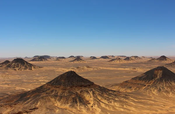 Vista panorámica de las Montañas del Desierto Negro cerca del Oasis de Bahariya, Egipto — Foto de Stock