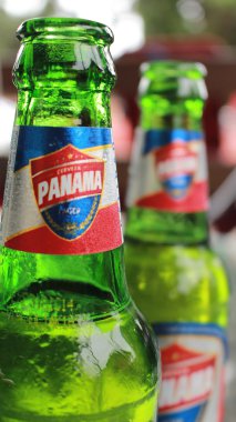 Boquete, Panama - 8 Ağustos 2014: Bira Panama t-shirt ve Amerika'nın görüldü onun adını taşıyan diğer mal ile en güçlü pazarlamacı olduğunu. Dünyanın bazı bölgelerinde tarafından Royal ithalat, Llc dağıtılır.