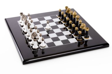 Satranç ile satranç masası. Oyun ilk