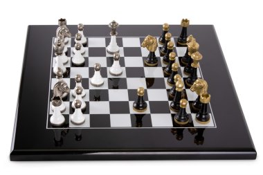 Satranç ile satranç masası. Oyun ilk