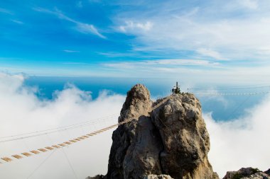 asma köprü dağlarda