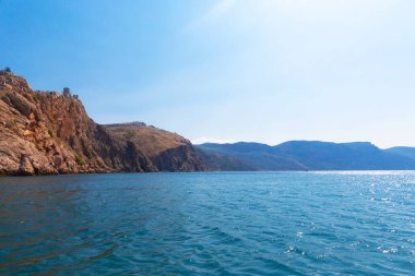 Dağlı güzel deniz manzarası