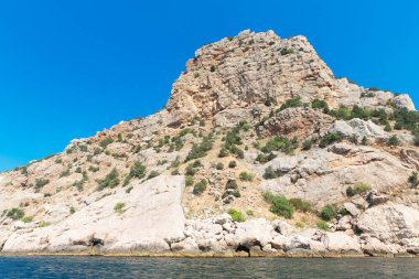 Dağlı güzel deniz manzarası