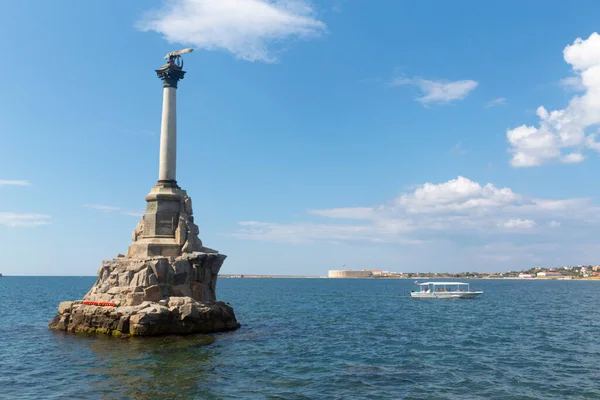 Sivastopol 'daki batık gemilerin anıtı. Kırım.