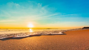 İnanılmaz sahil gün batımı Güzel okyanus manzarası Yaz zamanı gün batımı doğa arka planı