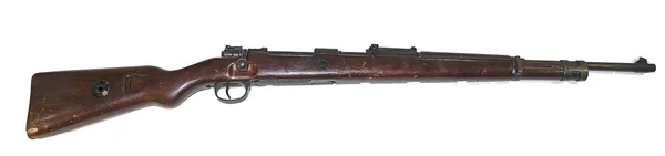 Antiguo mosquetón alemán Mauser 98-K separado sobre fondo blanco —  Fotos de Stock