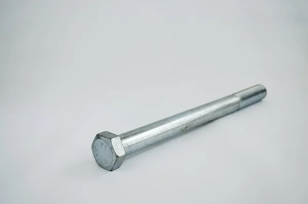 Novo parafuso de metal separado no fundo branco — Fotografia de Stock