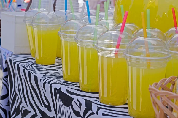 Kall hemmagjord lemonad Stockfoto