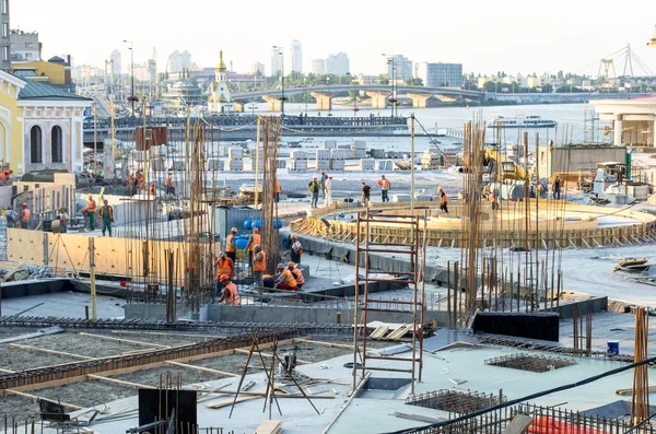 Şehir merkezinde bina inşaat alanı