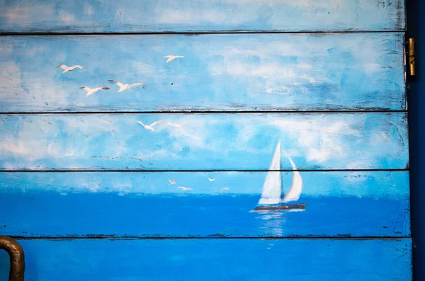 Deniz manzarası ile mavi kapı üstüne boyayla — Stok fotoğraf