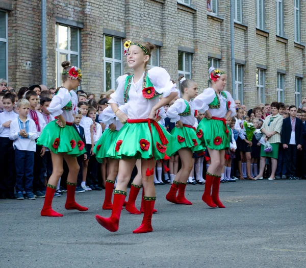 Syyskuu 1 Ukrainan koulussa . — kuvapankkivalokuva