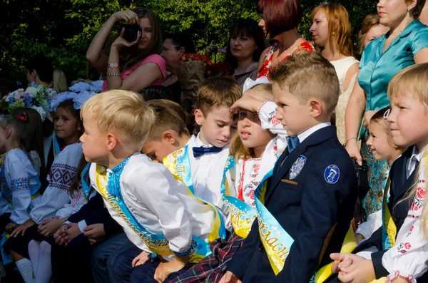 Syyskuu 1 Ukrainan koulussa . — kuvapankkivalokuva