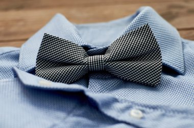 papyon yakın çekim ile mavi gömlek