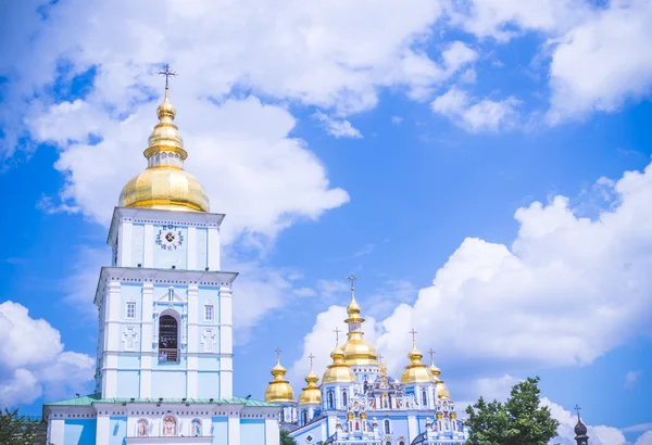 Torre de sino do mosteiro de São Miguel em Kiev. Uma amostra da arquitetura de Kievan Rus — Fotografia de Stock