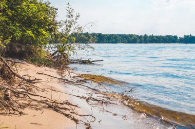  Dalgalar Dnieper Nehri üzerinde. Doğu Avrupa'da cennet