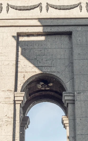 Кам'яні арки. Зразок архітектури СРСР — стокове фото