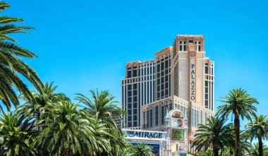 Las Vegas, Nevada, ABD - 18 Haziran 2017: Palazzo Otel ve Kumarhanesi, Las Vegas 'taki en lüks ve ünlü otel ve kumarhanelerden birinin önü. Strip Caddesi boyunca gündüz gezisi