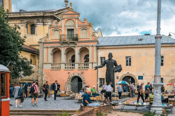 Львов Украина Июля 2019 Года Древний Традиционный Блошиный Рынок Львове — стоковое фото