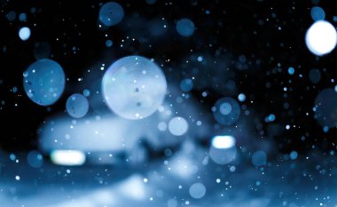 Eski kasabanın kış gecesi manzarası