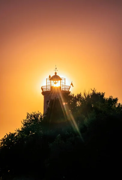 Gece Gökyüzüne Karşı Eski Deniz Fenerinin Kulesi Kırsal Alan — Stok fotoğraf