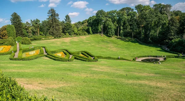 Uman Cherkassy Region Ukraine August 2020 Χλοοτόκουτα Και Παρτέρια Λουλουδιών — Φωτογραφία Αρχείου